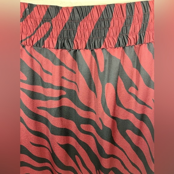 Zara Women’s Midi Animal Print Satin High Back Slit Skirt Black/Burgundy Size XS - Picture 5 of 10